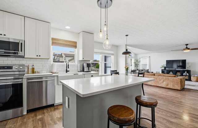 1888 Iris Court, Grove City, OH 43123