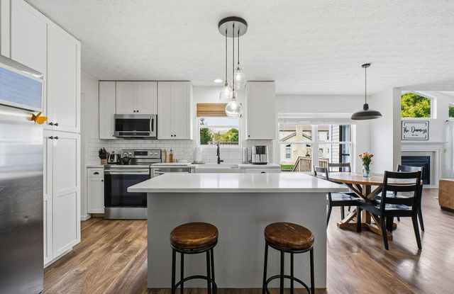 1888 Iris Court, Grove City, OH 43123