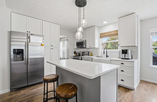 1888 Iris Court, Grove City, OH 43123