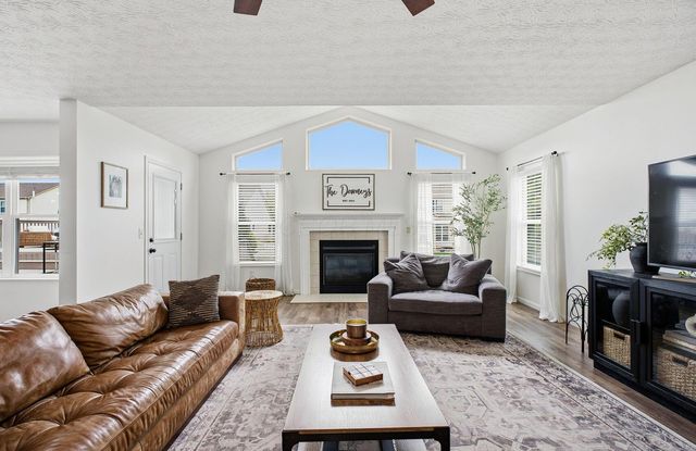 1888 Iris Court, Grove City, OH 43123