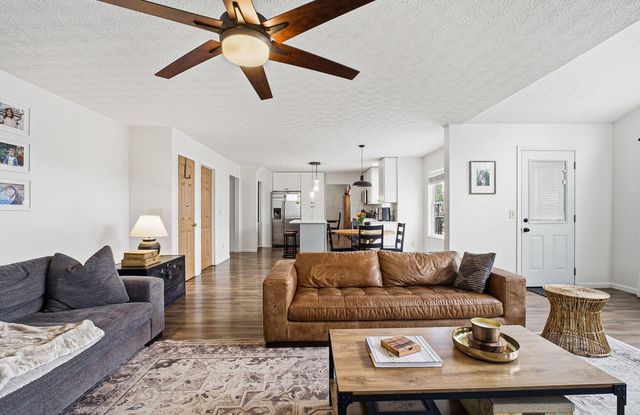 1888 Iris Court, Grove City, OH 43123