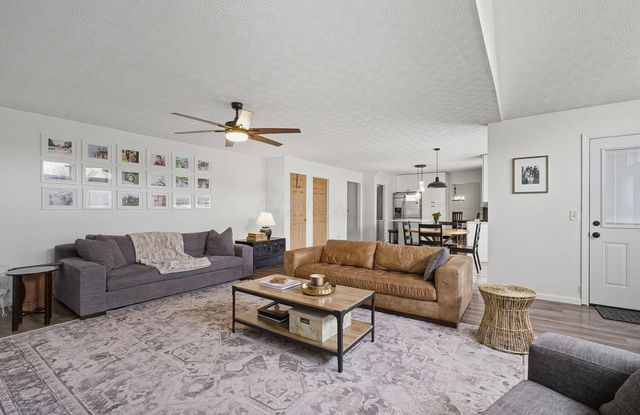 1888 Iris Court, Grove City, OH 43123