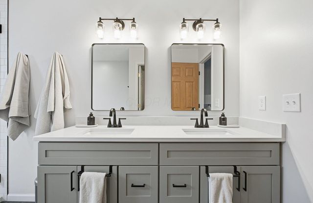 1888 Iris Court, Grove City, OH 43123