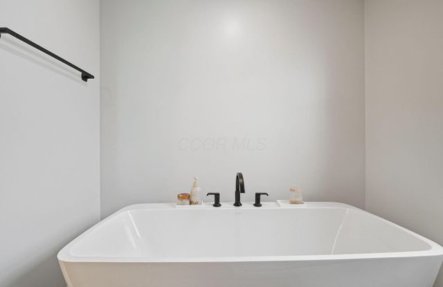 1888 Iris Court, Grove City, OH 43123