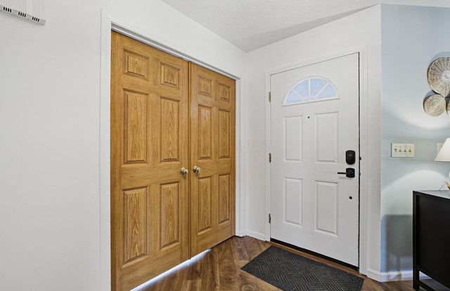 1888 Iris Court, Grove City, OH 43123