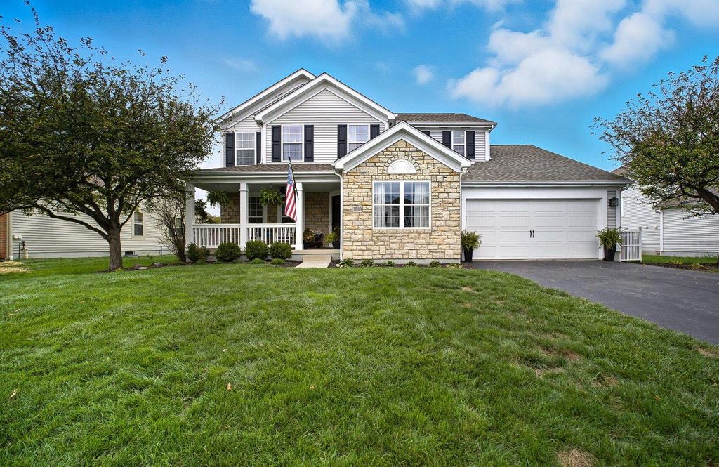 1888 Iris Court, Grove City, OH 43123