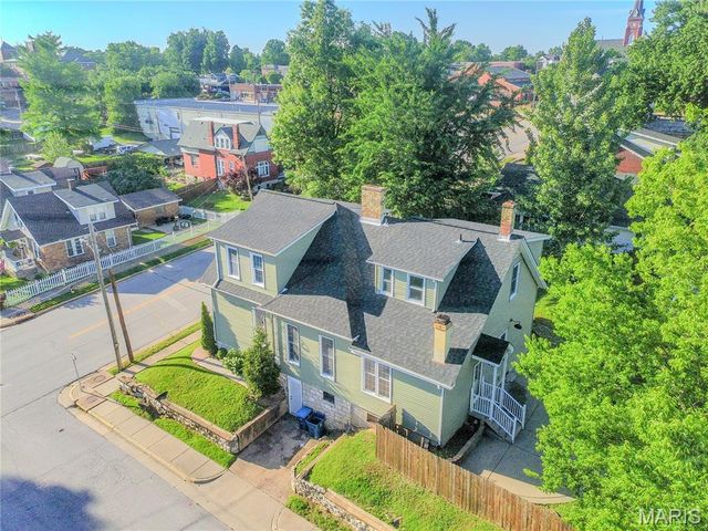 330 S 6th Street, St Charles, MO 63301