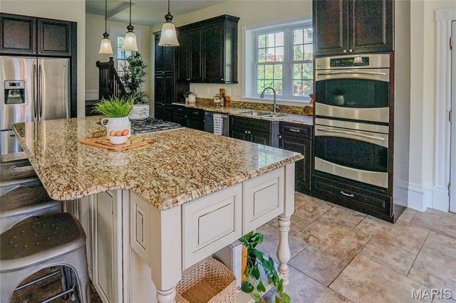 330 S 6th Street, St Charles, MO 63301
