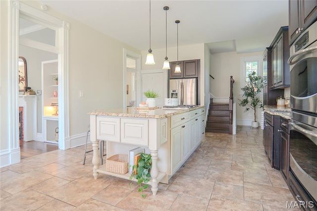 330 S 6th Street, St Charles, MO 63301