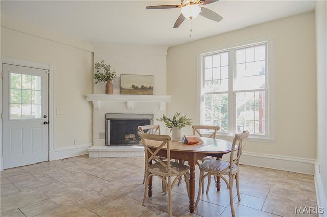 330 S 6th Street, St Charles, MO 63301