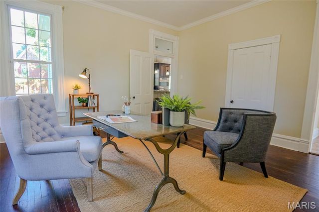 330 S 6th Street, St Charles, MO 63301