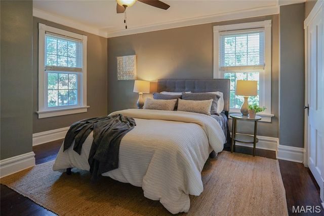 330 S 6th Street, St Charles, MO 63301