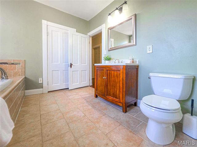 330 S 6th Street, St Charles, MO 63301