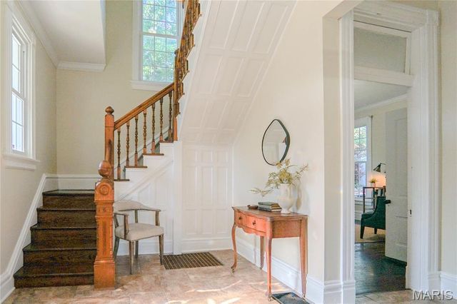 330 S 6th Street, St Charles, MO 63301