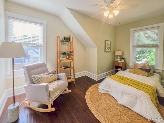 330 S 6th Street, St Charles, MO 63301