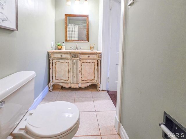 330 S 6th Street, St Charles, MO 63301