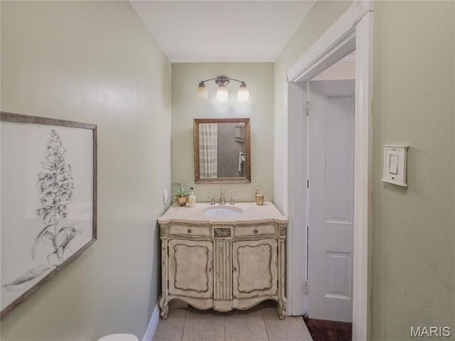 330 S 6th Street, St Charles, MO 63301