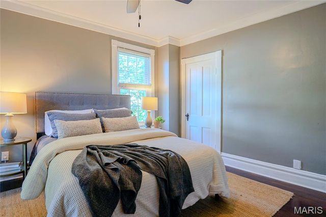 330 S 6th Street, St Charles, MO 63301