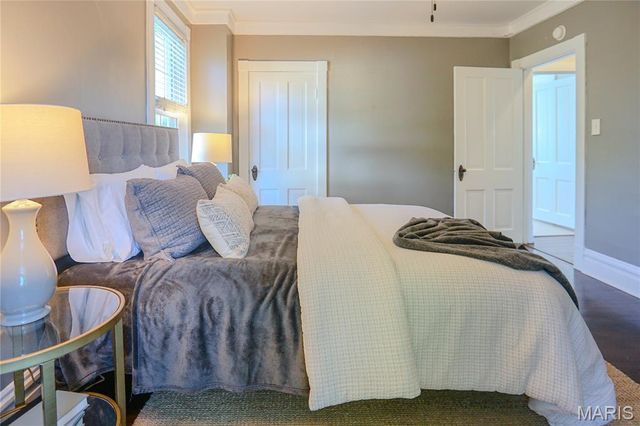 330 S 6th Street, St Charles, MO 63301