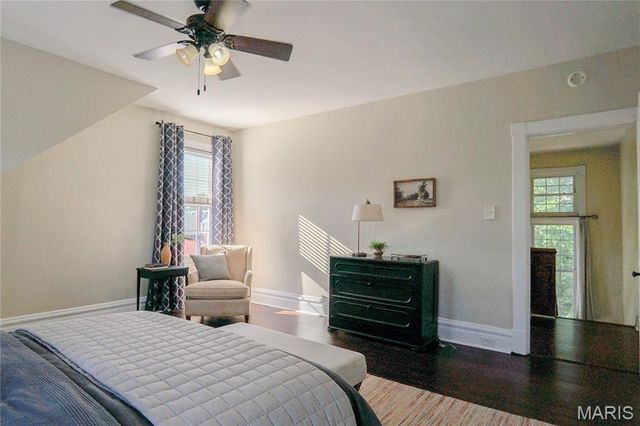 330 S 6th Street, St Charles, MO 63301
