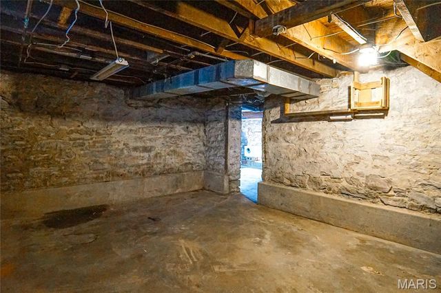 330 S 6th Street, St Charles, MO 63301