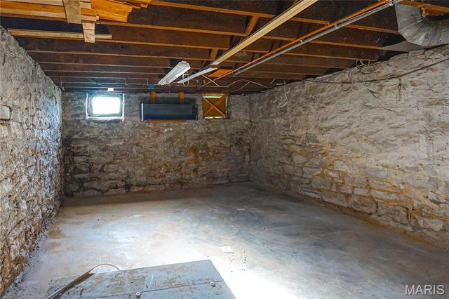 330 S 6th Street, St Charles, MO 63301