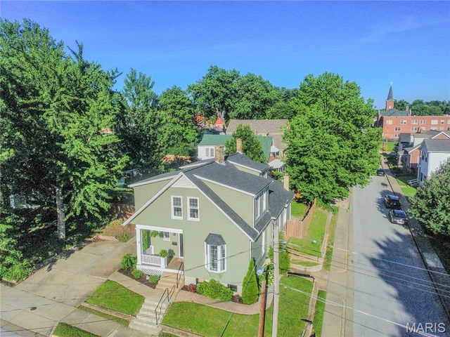 330 S 6th Street, St Charles, MO 63301