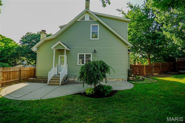 330 S 6th Street, St Charles, MO 63301