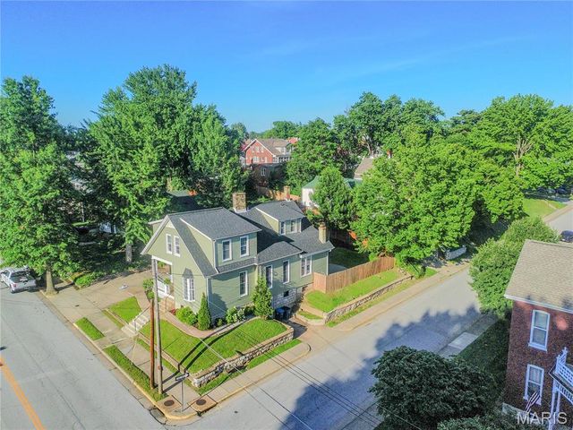 330 S 6th Street, St Charles, MO 63301
