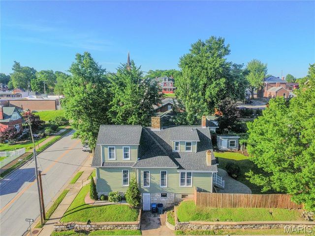330 S 6th Street, St Charles, MO 63301