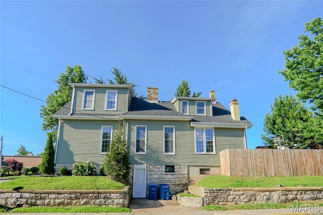 330 S 6th Street, St Charles, MO 63301