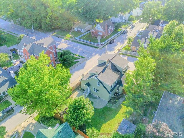 330 S 6th Street, St Charles, MO 63301