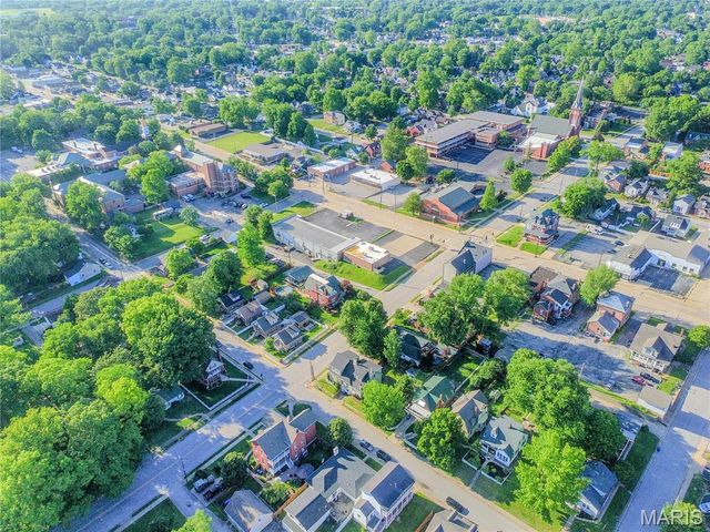 330 S 6th Street, St Charles, MO 63301