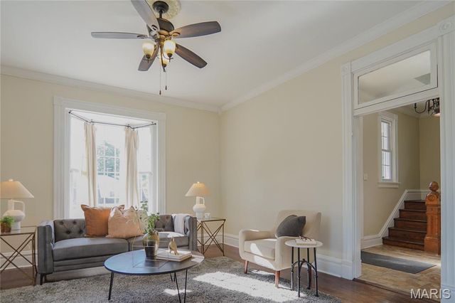 330 S 6th Street, St Charles, MO 63301