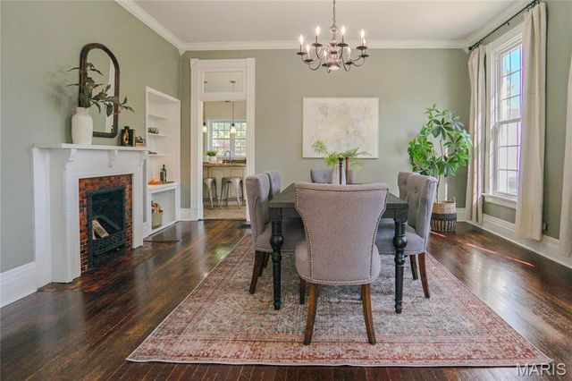 330 S 6th Street, St Charles, MO 63301