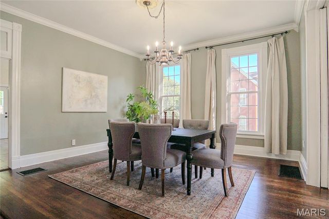 330 S 6th Street, St Charles, MO 63301
