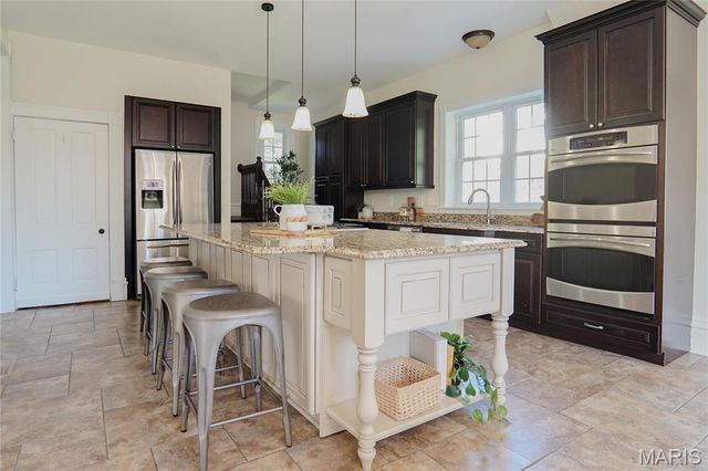 330 S 6th Street, St Charles, MO 63301