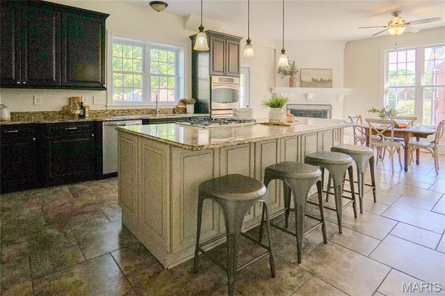 330 S 6th Street, St Charles, MO 63301