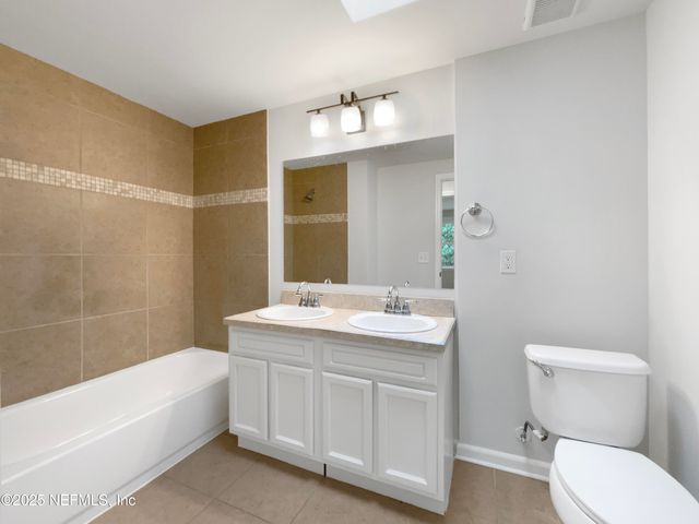 5453 S SOUTH BEND Circle N, Jacksonville, FL 32207