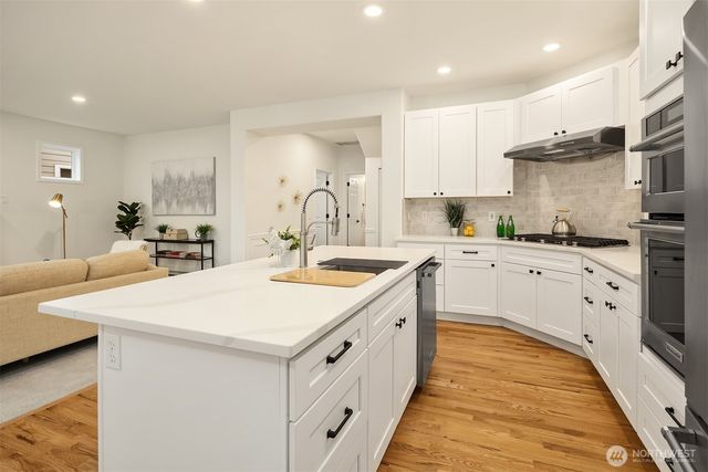 22930 SE 27th Court, Sammamish, WA 98075