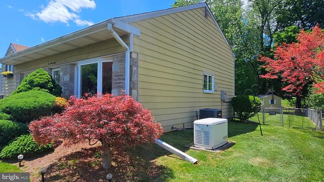 168 COLONIAL DR, Warminster, PA 18974