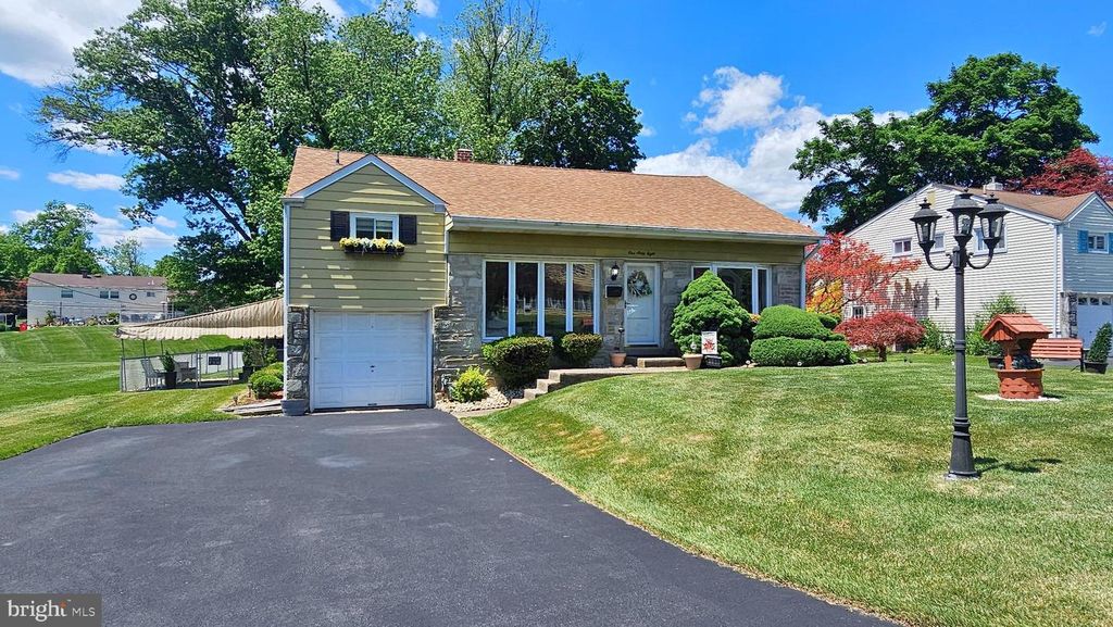 168 COLONIAL DR, Warminster, PA 18974