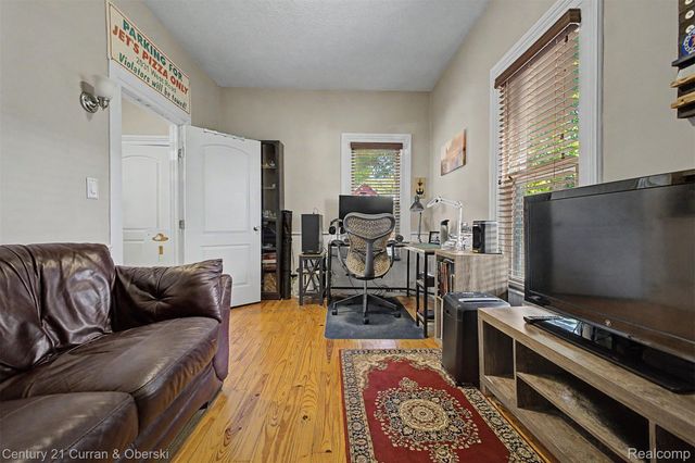 323 E Liberty Street, South Lyon, MI 48178