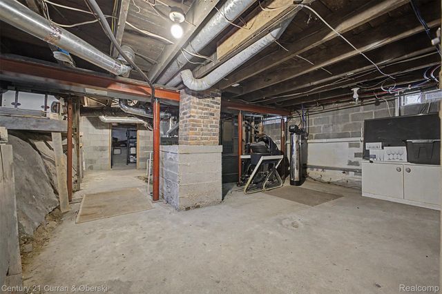 323 E Liberty Street, South Lyon, MI 48178