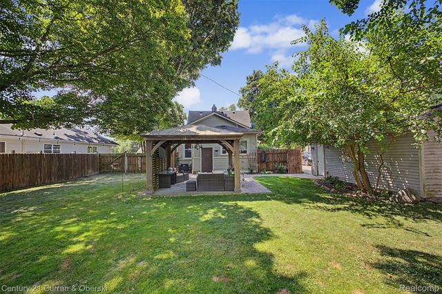 323 E Liberty Street, South Lyon, MI 48178