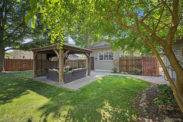 323 E Liberty Street, South Lyon, MI 48178
