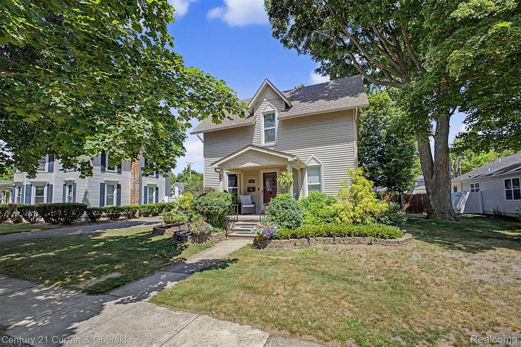 323 E Liberty Street, South Lyon, MI 48178