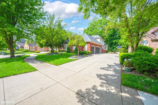 54213 Flamingo Drive, Utica, MI 48315