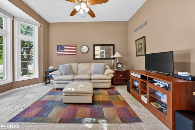 54213 Flamingo Drive, Utica, MI 48315