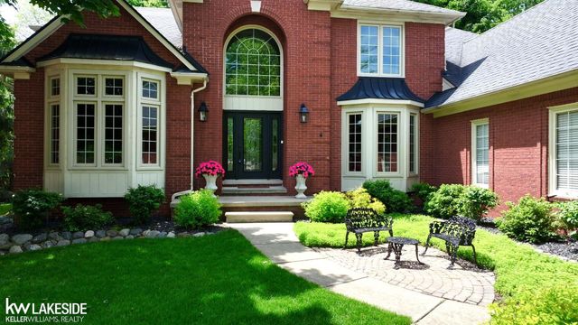 54213 Flamingo Drive, Utica, MI 48315